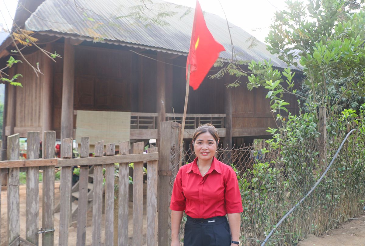 chi-vi-thi-anh-dai-bieu-hdnd-huyen-tuong-duong-pho-chu-tich-hoi-lhpn-xa-tam-hop-bi-thu-chi-bo-ban-phong-anh-kl.jpg