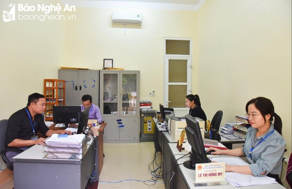 can-bo-huyen-que-phong-anh-thanh-le-2280-3963.jpg