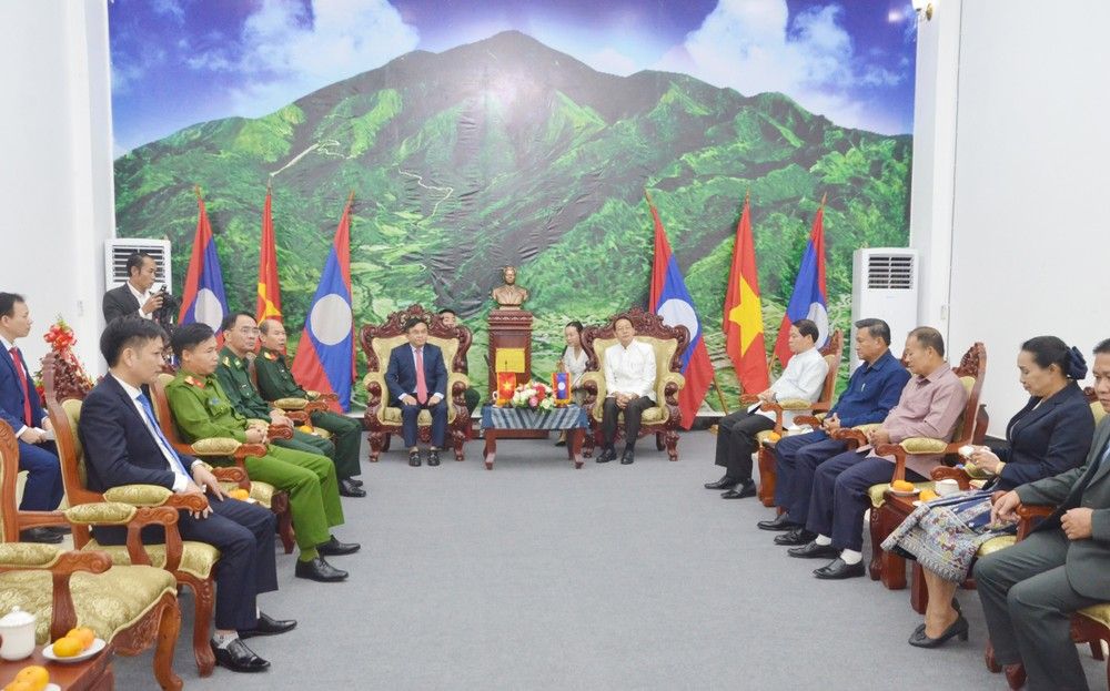 doan-cong-tac-tinh-nghe-an-gap-mat-than-mat-voi-doan-dai-bieu-tinh-xaysomboun-6736.jpg