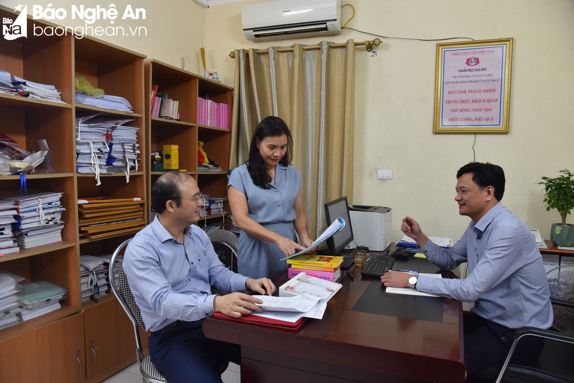 bna-can-bo-ban-to-chuc-tinh-uy-trao-doi-nhiem-vu-chuyen-mon-9250.jpg