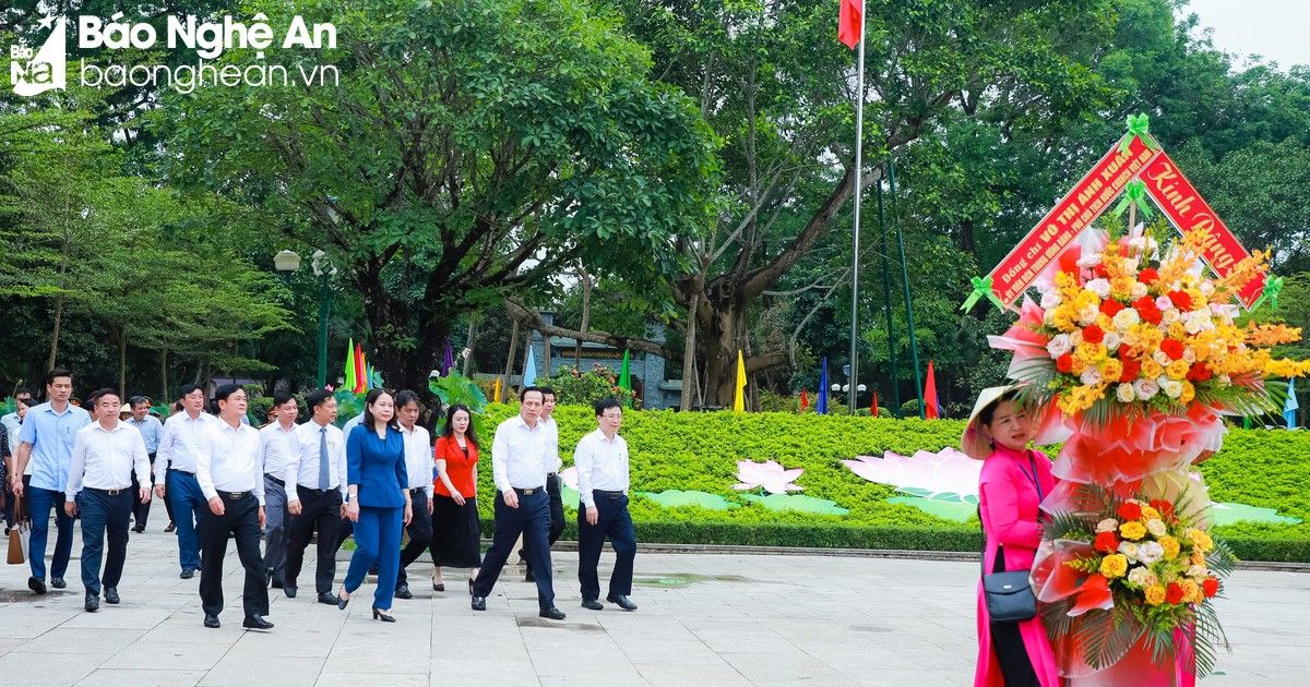 Phó Chủ tịch nước Võ Thị Ánh Xuân dâng hoa, dâng hương tưởng niệm Chủ tịch Hồ Chí Minh