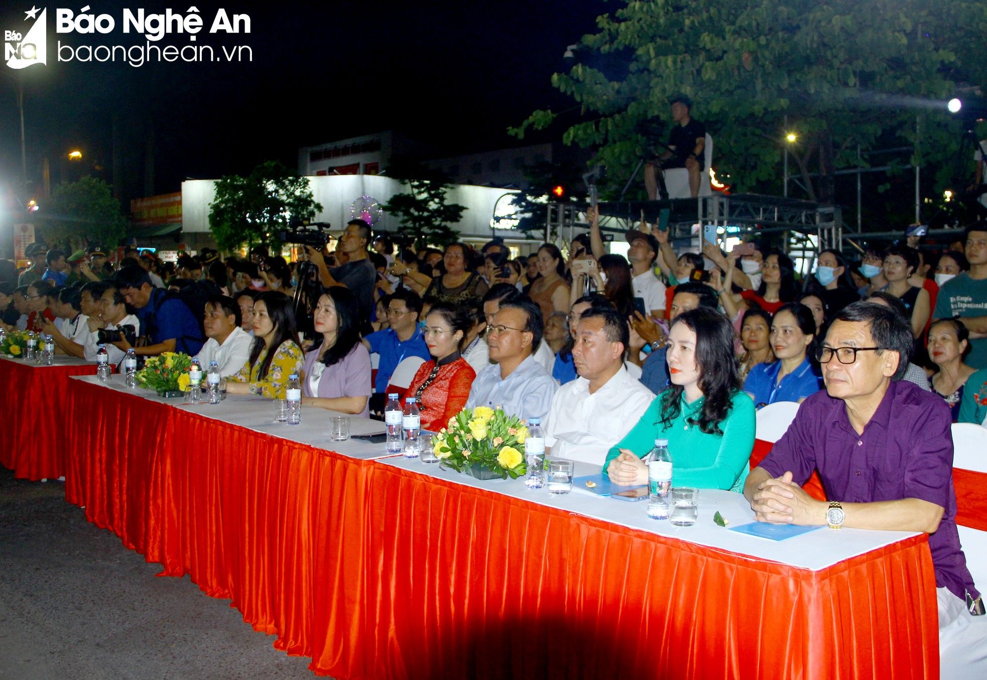 bna-cac-dai-bieu-tham-du-le-hoi-anh-quang-an-9491.jpg