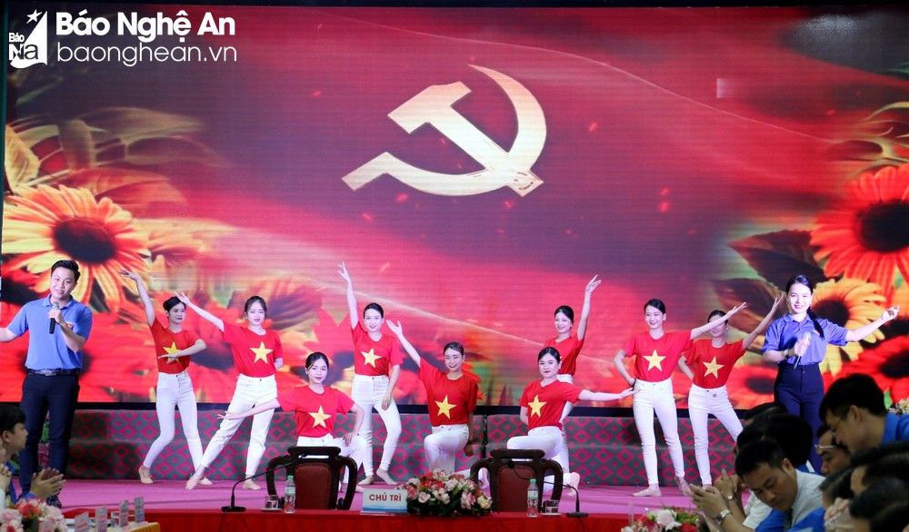 bna-chuong-trinh-van-nghe-chao-mung-dien-dan-anh-my-ha-2307.jpg