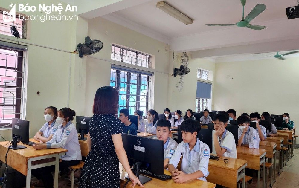 bna-nam-nay-hoc-sinh-dang-ky-vao-lop-10-theo-hinh-thuc-truc-tuyen-anh-my-ha-9677.jpg