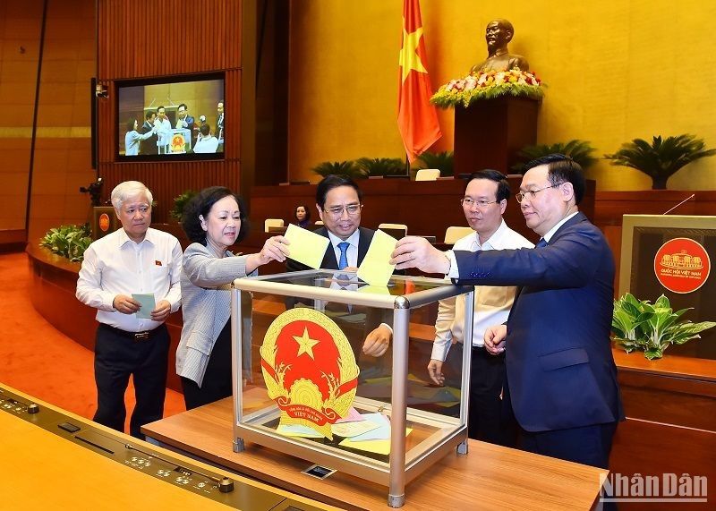 Miễn nhiệm Bộ trưởng Tài nguyên và Môi trường