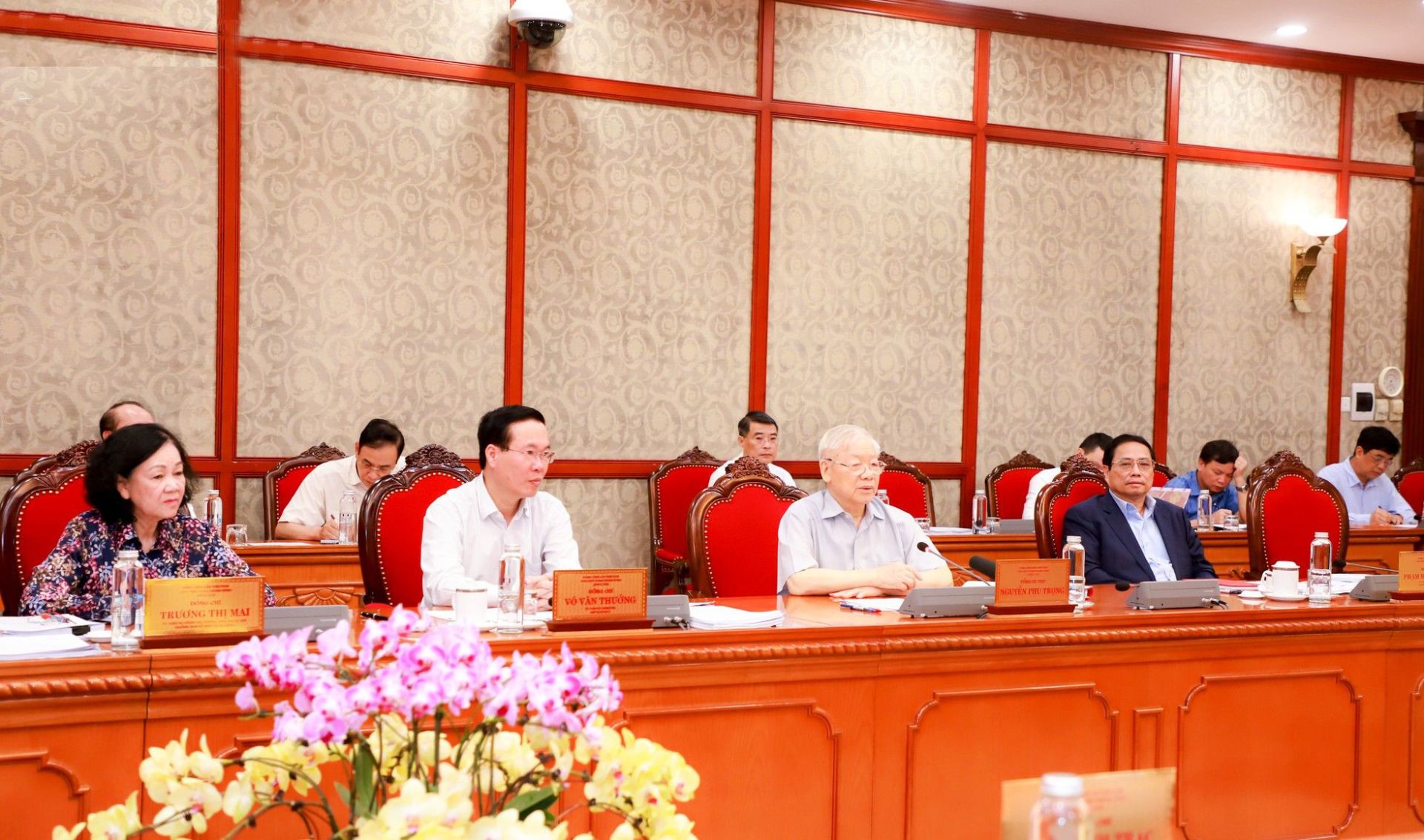 Tổng Bí thư Nguyễn Phú Trọng chủ trì cuộc họp của Bộ Chính trị tổng kết 10 năm thực hiện Nghị quyết số 26 về Nghệ An