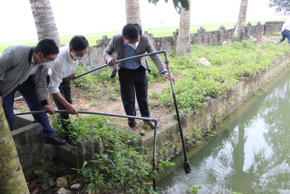hdnd-huyen-quynh-luu-giam-sat-tinh-hinh-cung-ung-va-su-dung-nuoc-sach-tren-dia-ban-thi-tran-cau-giat-anh-thanh-toan-9723.jpg