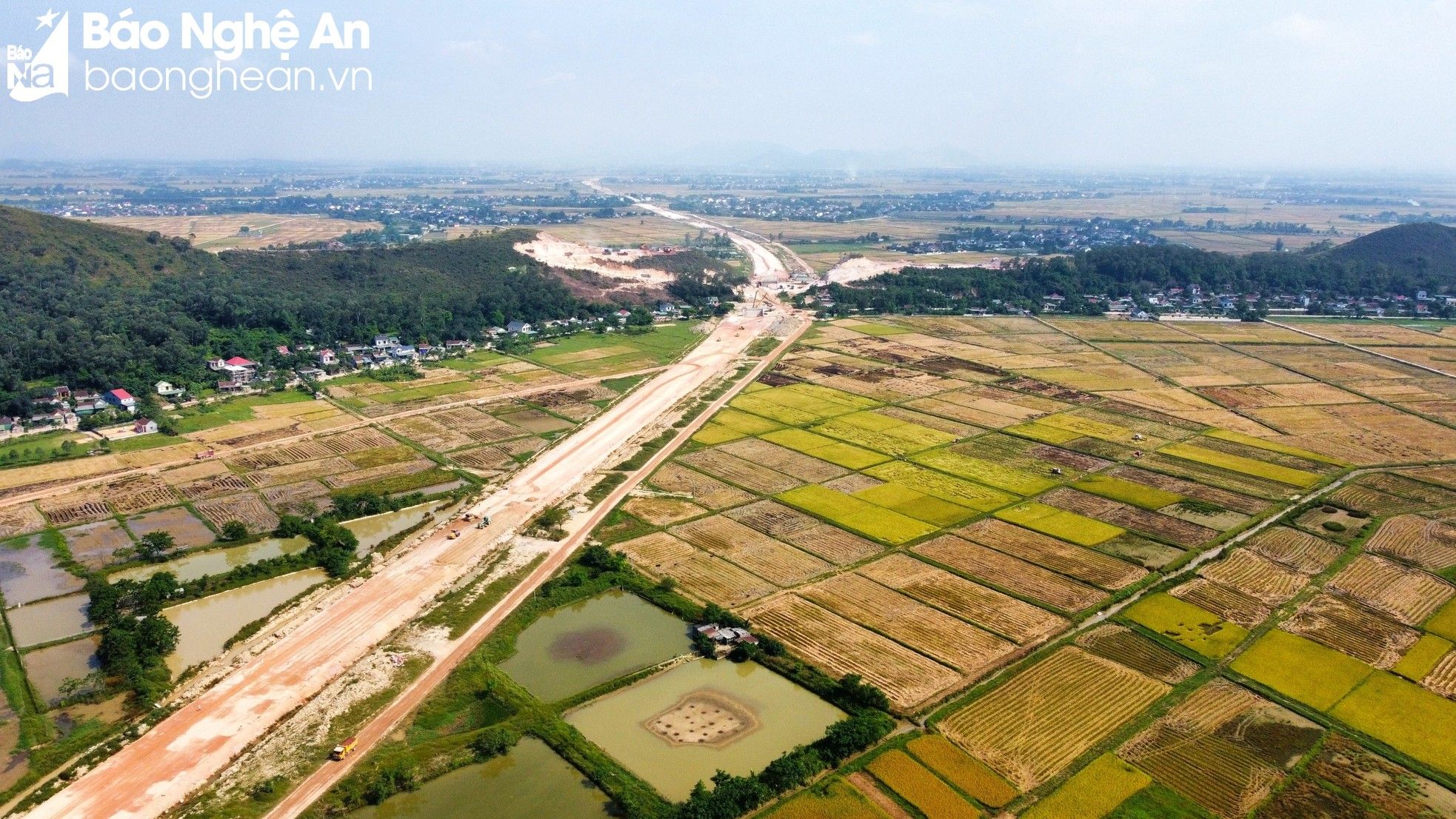 bna-tuyen-chinh-cua-du-an-duong-bo-cao-toc-qua-huyen-hung-nguyen-da-duoc-giai-phong-thong-suot-3509.jpg