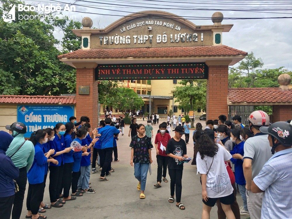 thi-sinh-tai-diem-thi-truong-thpt-do-luong-1-anh-ngoc-phuong-3109-1492--n1.jpg