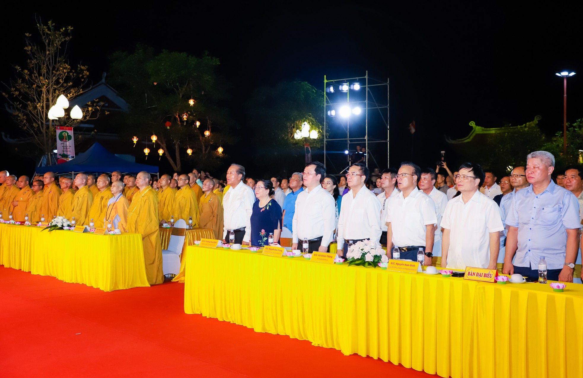 cac-dai-bieu-trung-uong-va-tinh-nghe-an-tham-du-dai-le-phat-dan-2023-4024.jpg