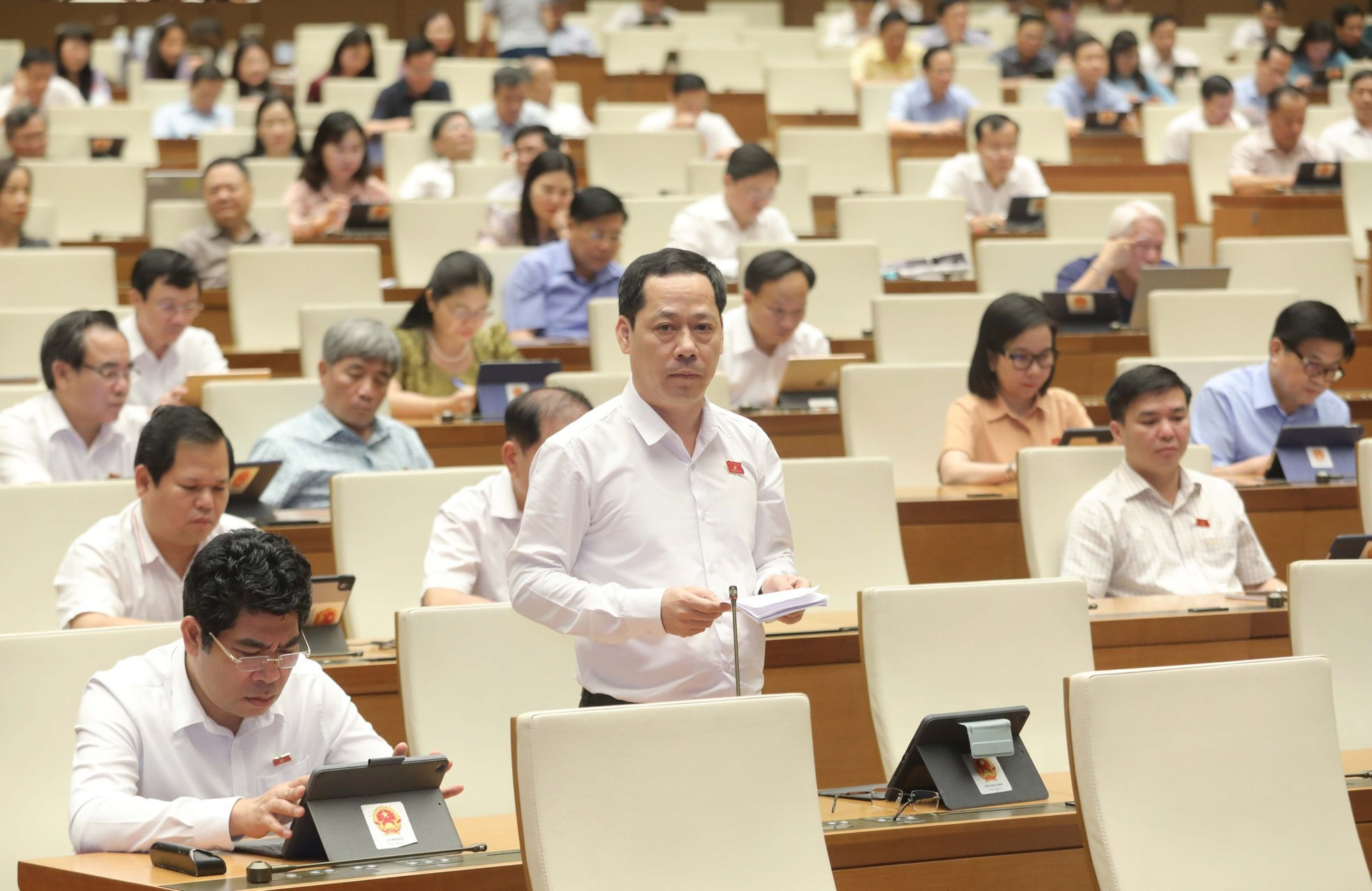 Đại biểu Quốc hội đoàn Nghệ An thảo luận về dự án Luật Các tổ chức tín dụng (sửa đổi)