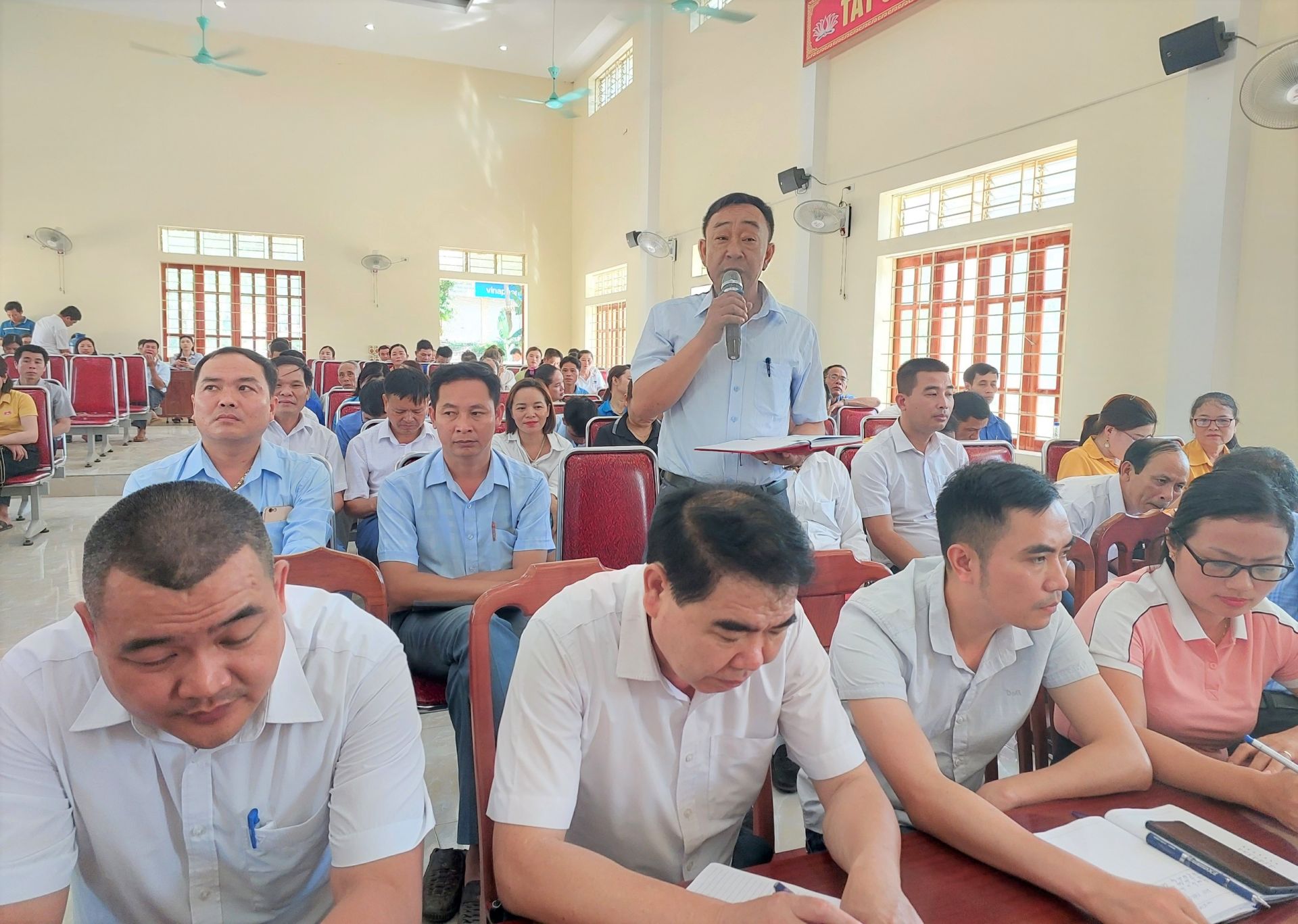 Phó Chủ tịch HĐND tỉnh Nguyễn Như Khôi tiếp xúc cử tri tại huyện Quỳ Hợp