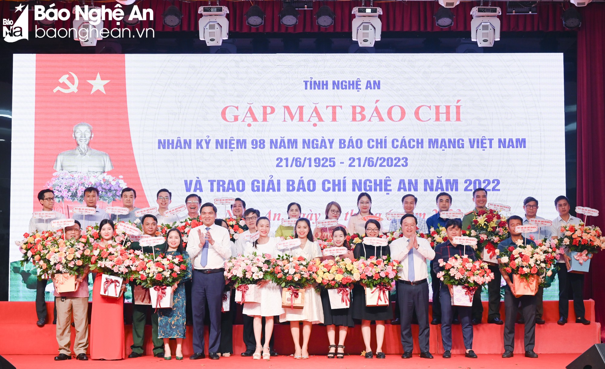 tinh-nghe-an-gap-mat-bao-chi-nhan-ky-niem-98-nam-ngay-bao-chi-cach-mang-viet-nam-va-trao-giai-bao-chi-nam-2022--n11.jpg