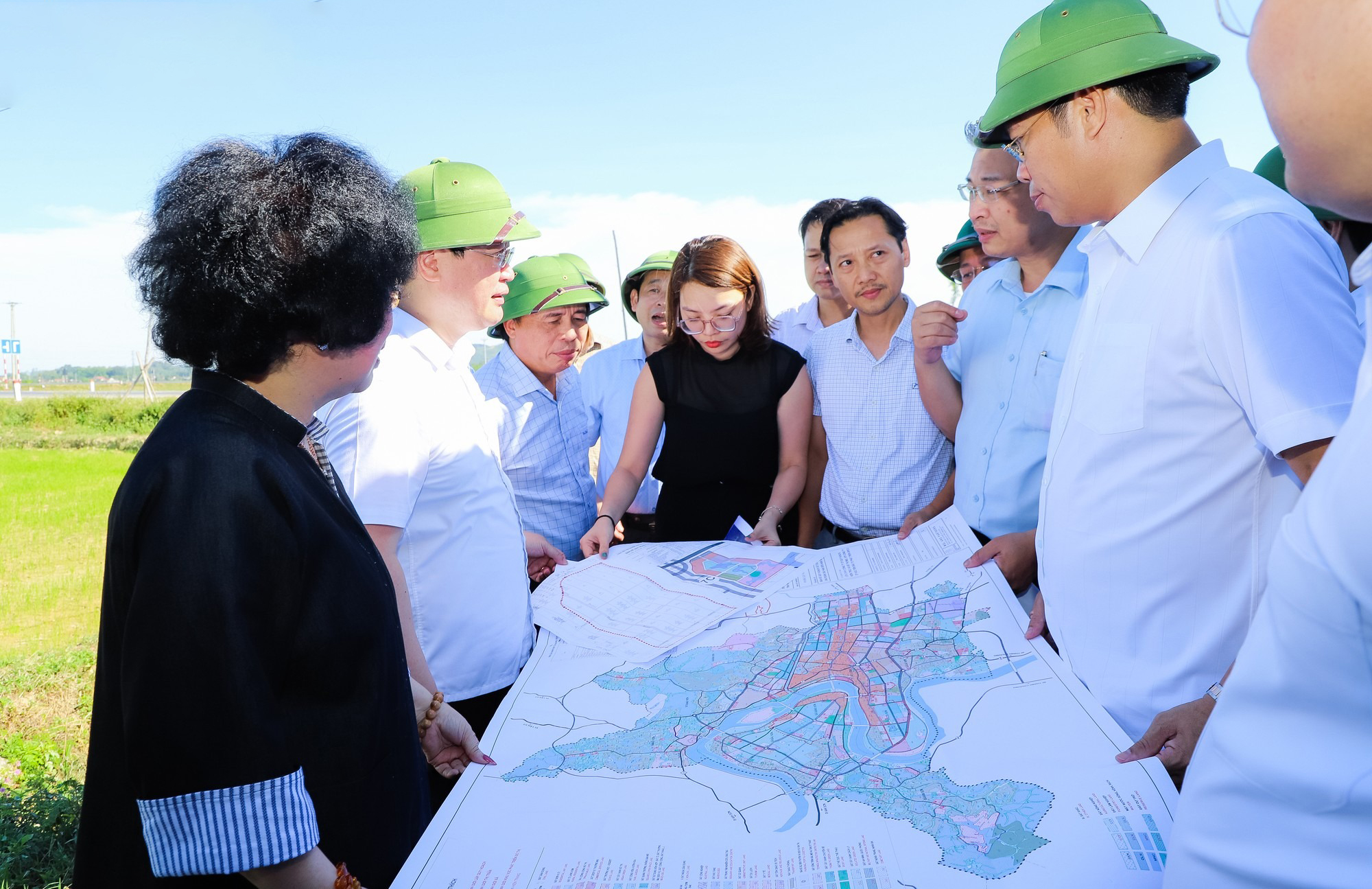 chu-tich-ubnd-tinh-nguyen-duc-trung-kiem-tra-cac-du-an-tai-huyen-do-luong--n1.jpg