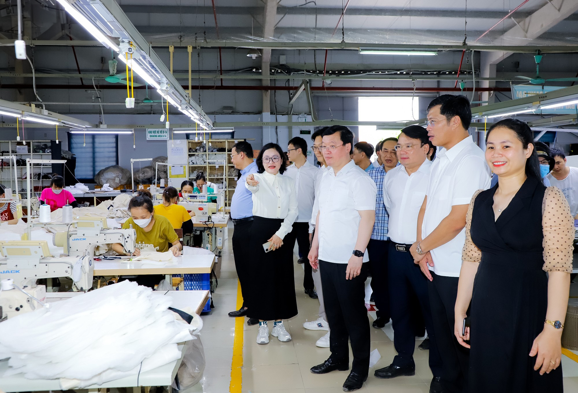 chu-tich-ubnd-tinh-nguyen-duc-trung-kiem-tra-cac-du-an-tai-huyen-do-luong--n8.jpg
