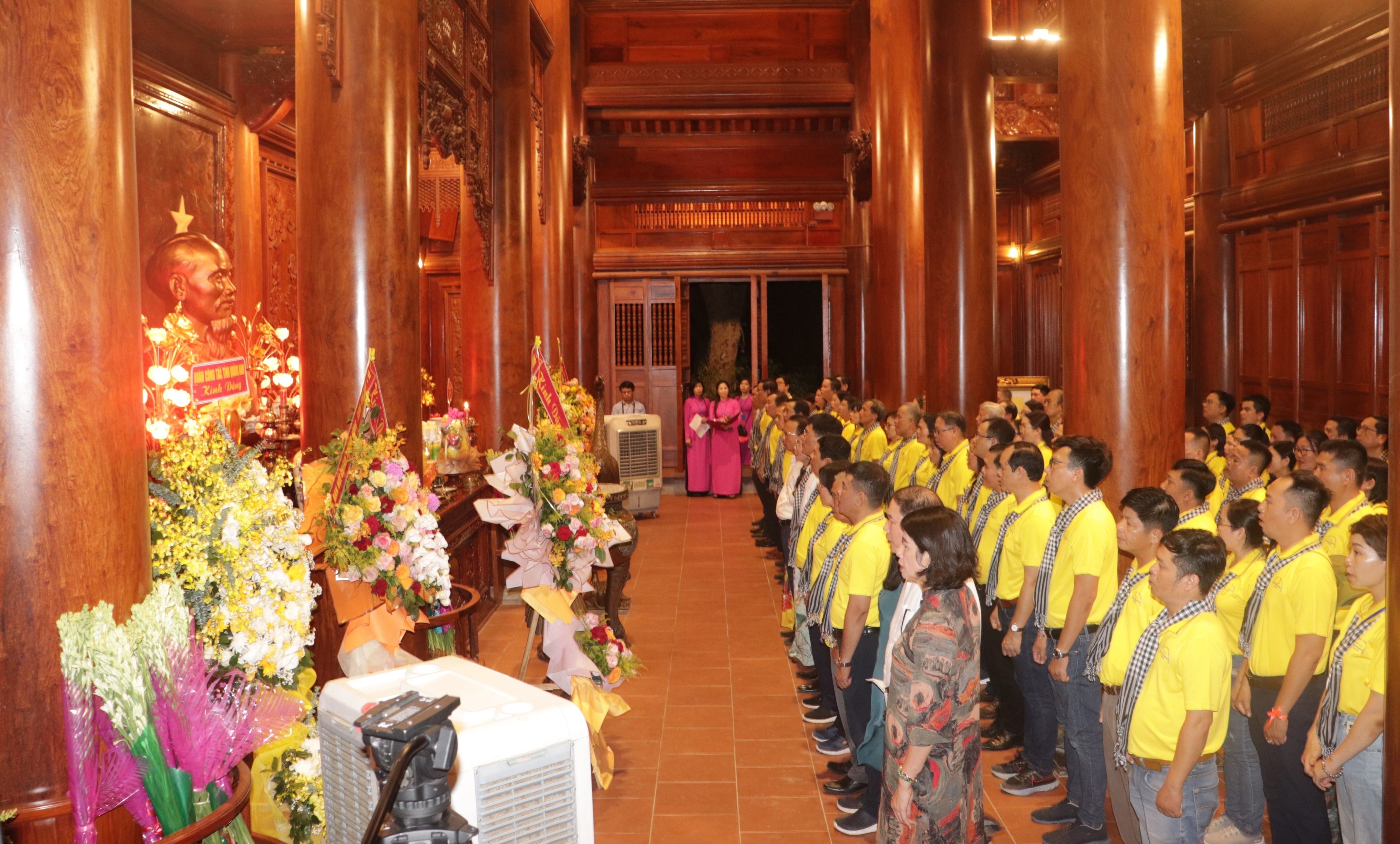 dang-uy-khoi-dan-chinh-dang-thanh-pho-ho-chi-minh-to-chuc-bieu-duong-ca-nhan-dien-hinh-va-nhieu-hoat-dong-y-nghia-tren-que-huong-bac--n5.jpg