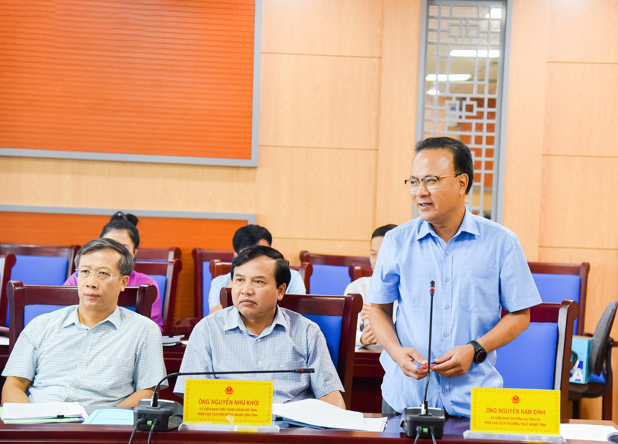 ban-phap-che-hdnd-tinh-nghe-an-tham-tra-cac-du-thao-to-trinh-nghi-quyet-bao-cao-trinh-ky-hop-thu-14--n1.jpg