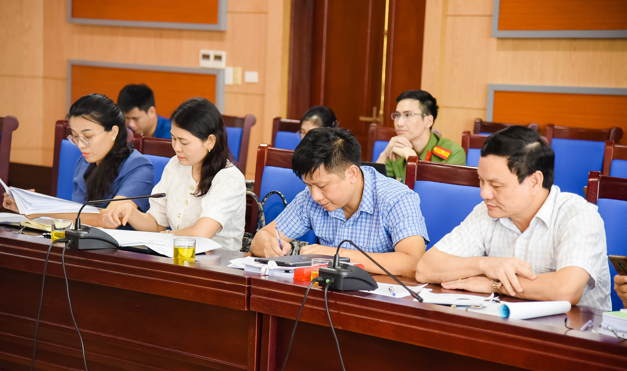 ban-phap-che-hdnd-tinh-nghe-an-tham-tra-cac-du-thao-to-trinh-nghi-quyet-bao-cao-trinh-ky-hop-thu-14--n6.jpg