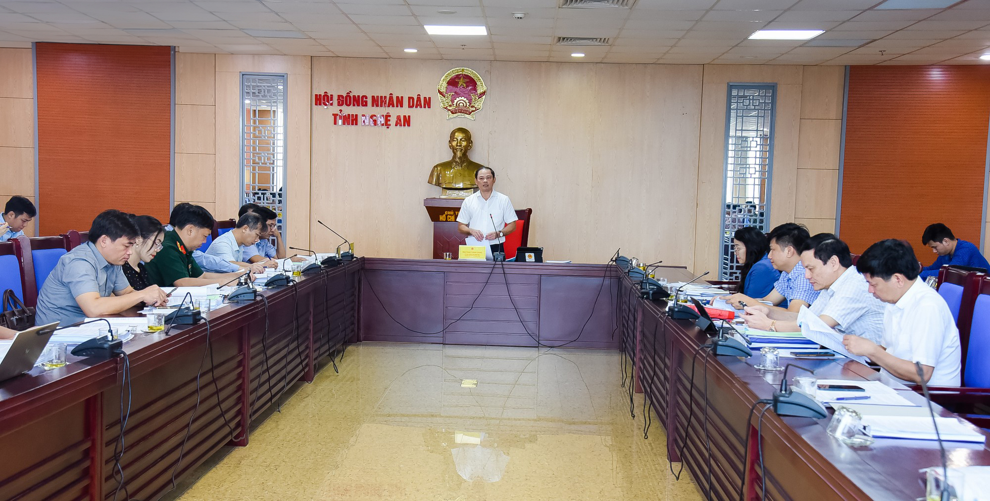 ban-phap-che-hdnd-tinh-nghe-an-tham-tra-cac-du-thao-to-trinh-nghi-quyet-bao-cao-trinh-ky-hop-thu-14.jpg