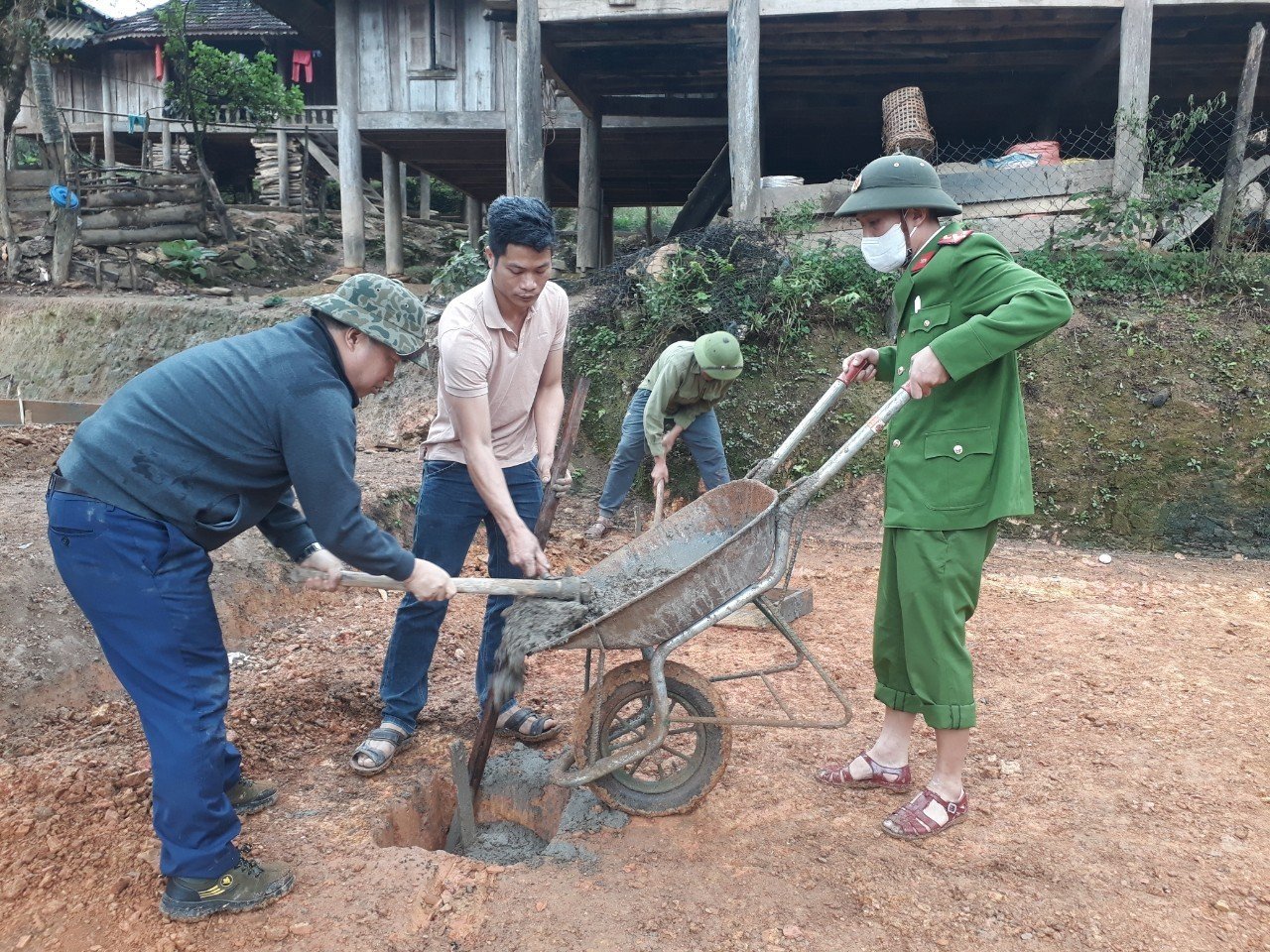 quyet-liet-doi-moi-cong-tac-chi-dao-giam-ngheo-ben-vung-o-nghe-an--n3.jpg