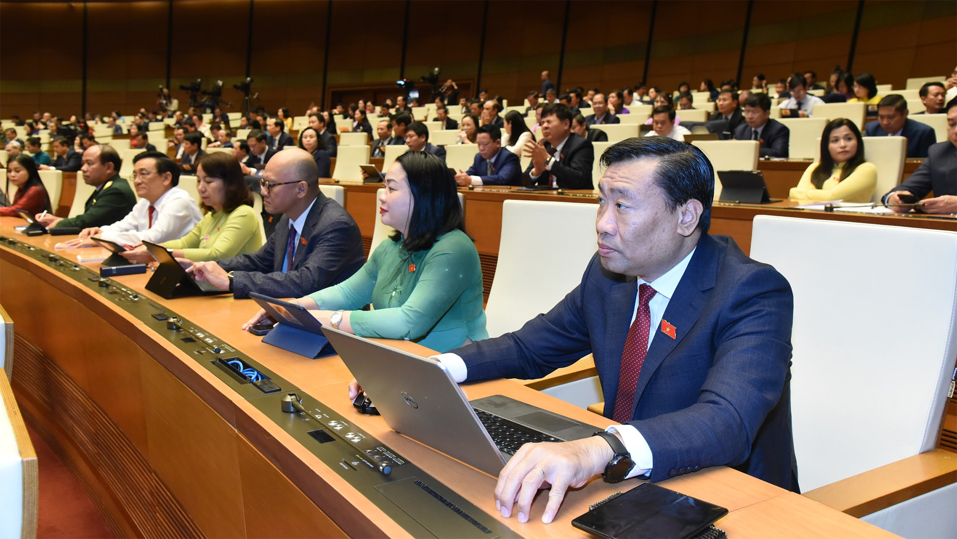 chung-suc-dong-long-nam-bat-thoi-co-thuc-hien-thang-loi-nhiem-vu-phat-trien-kinh-te-xa-hoi--n3.jpg