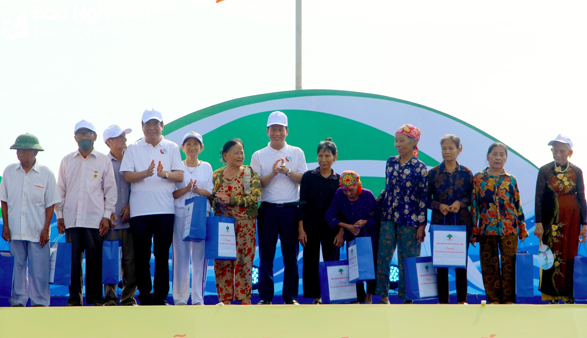 bna-nguoi-gia-8172.jpg
