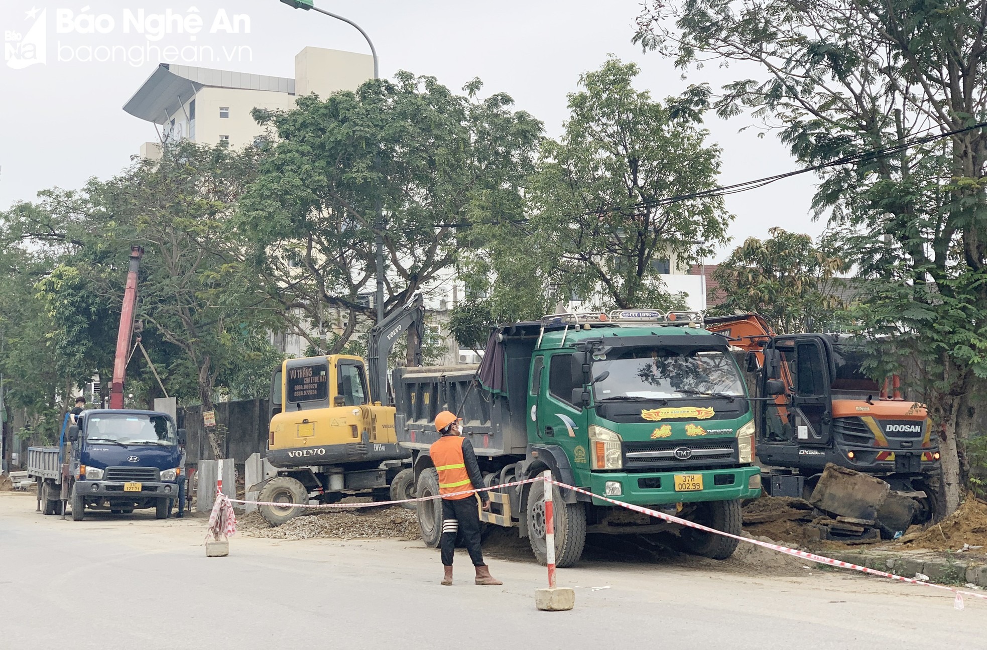 bna-thanh-pho-vinh-tap-trung-chinh-trang-via-he-tuyen-dai-lo-lenin-4940.jpg