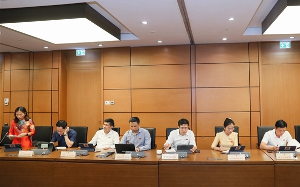 Khuyến khích sự giám sát của người dân đối với dòng chảy tối thiểu