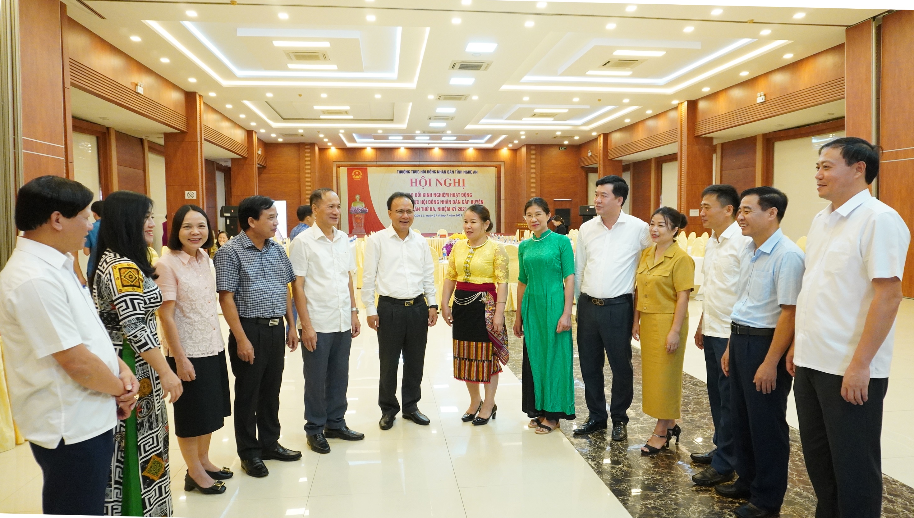 thiet-thuc-hieu-qua-tu-hoi-nghi-trao-doi-kinh-nghiem-hoat-dong-thuong-truc-hdnd-cap-huyen-cum-1-lan-thu-ba--n13.jpg