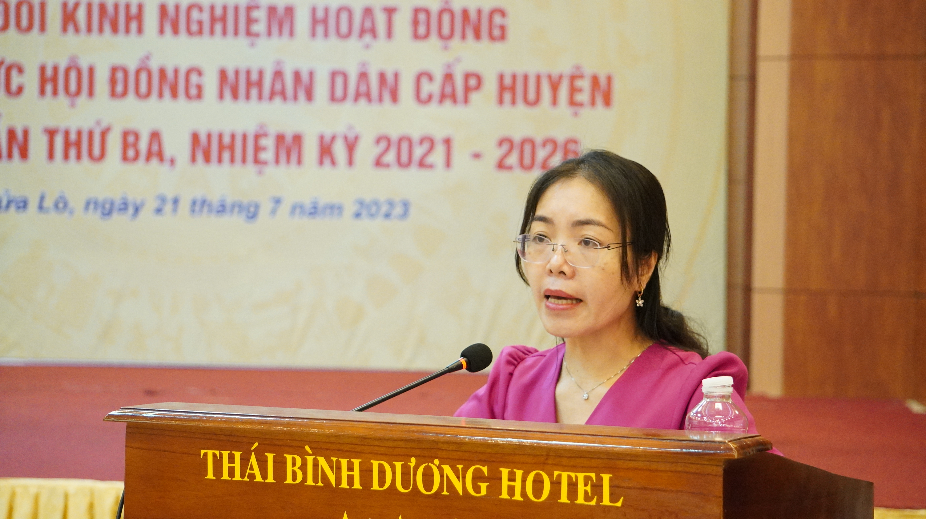 thiet-thuc-hieu-qua-tu-hoi-nghi-trao-doi-kinh-nghiem-hoat-dong-thuong-truc-hdnd-cap-huyen-cum-1-lan-thu-ba--n2.jpg