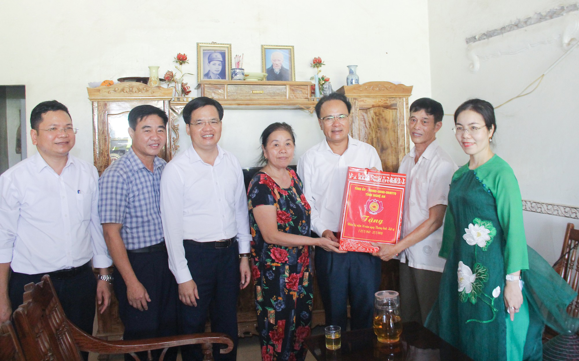 pho-chu-tich-thuong-truc-hdnd-tinh-nguyen-nam-dinh-dang-hoa-dang-huong-tai-khu-di-tich-lich-su-truong-bon-nghia-trang-liet-si-huyen-do-luong--n3.jpg
