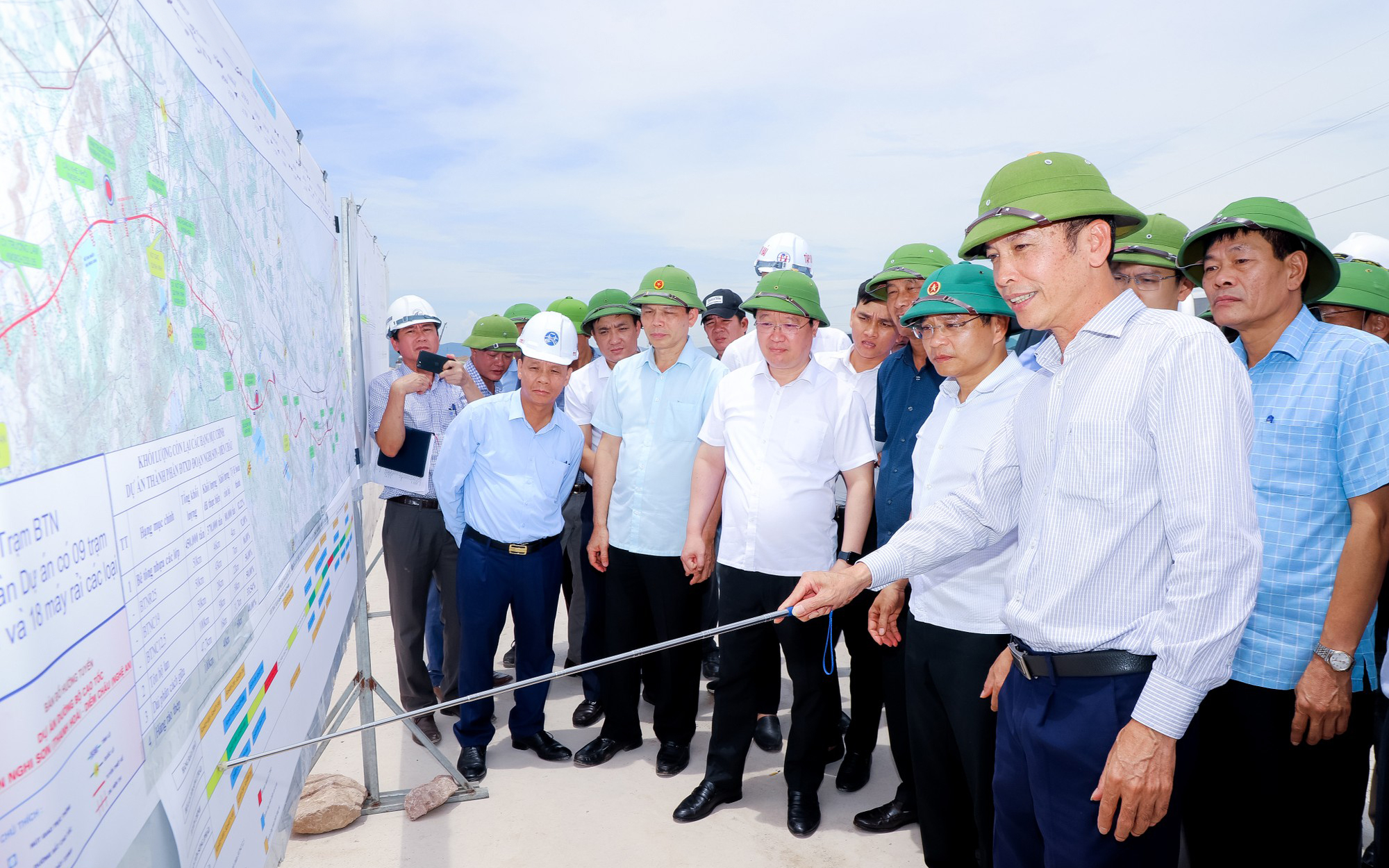 Bộ trưởng Bộ Giao thông vận tải yêu cầu thông xe kỹ thuật đoạn Nghi Sơn - Diễn Châu dịp 2/9