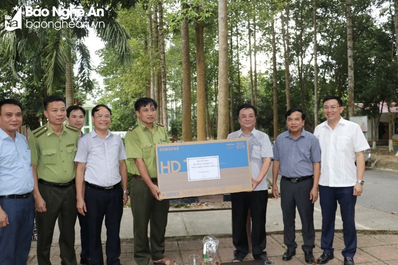 bna-bttang-qua-anh-thanh-le-2376.jpg