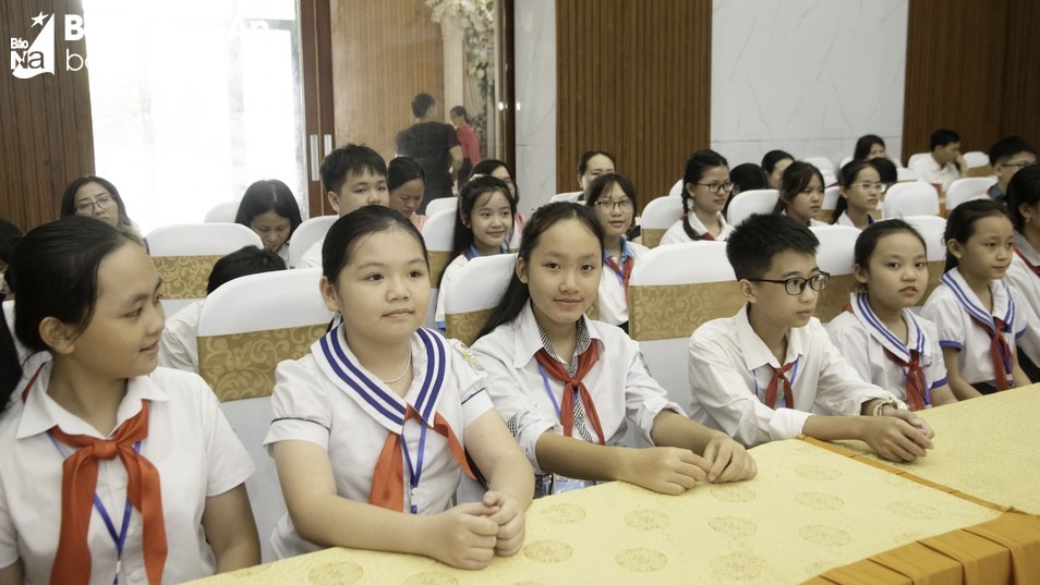 bna-cac-em-hoc-sinh-tai-dien-dan-9557.jpg