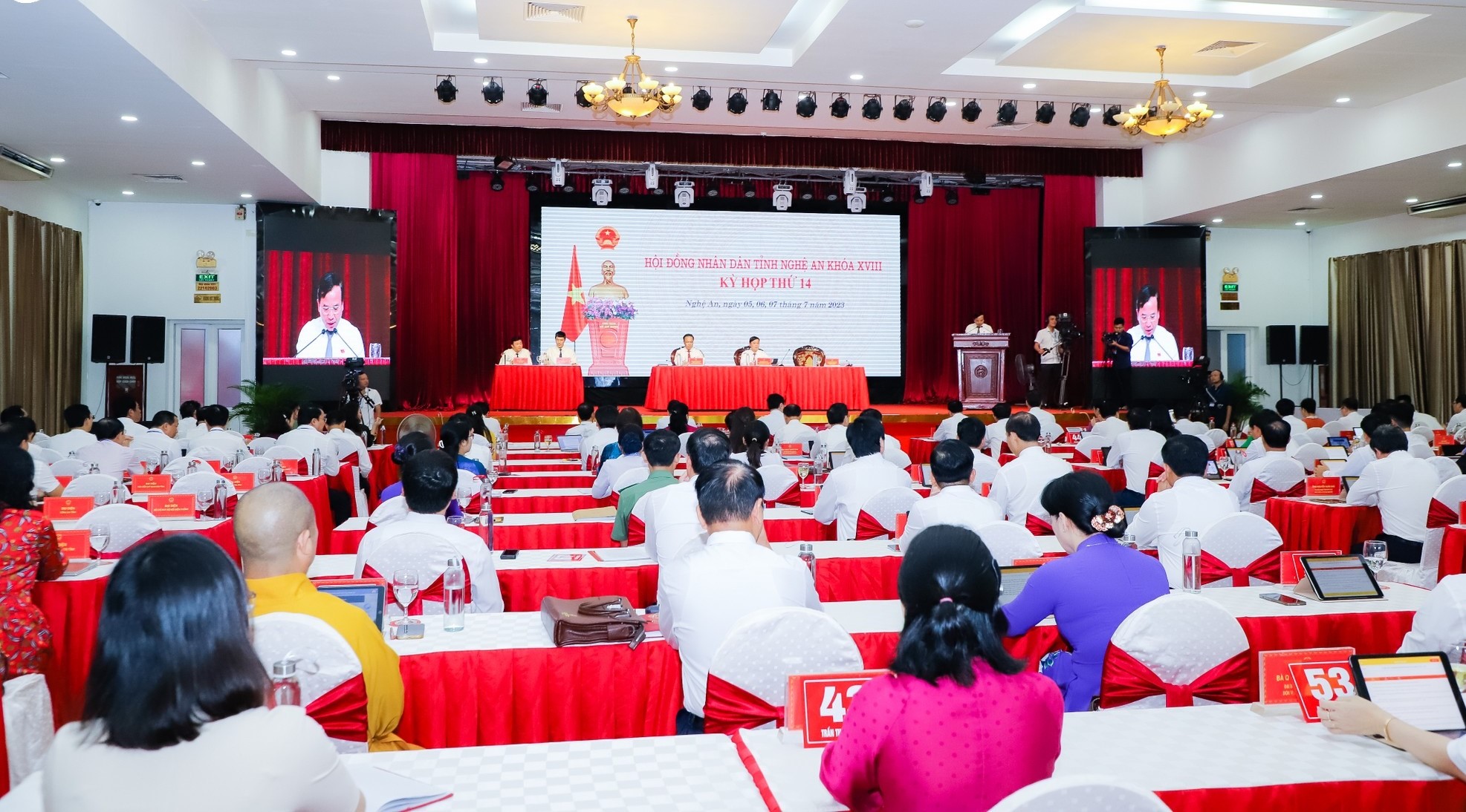 hoi-dong-nhan-dan-tinh-nghe-an-nua-dau-nhiem-ky-2021--2026-voi-nhieu-dau-an--n10.jpg