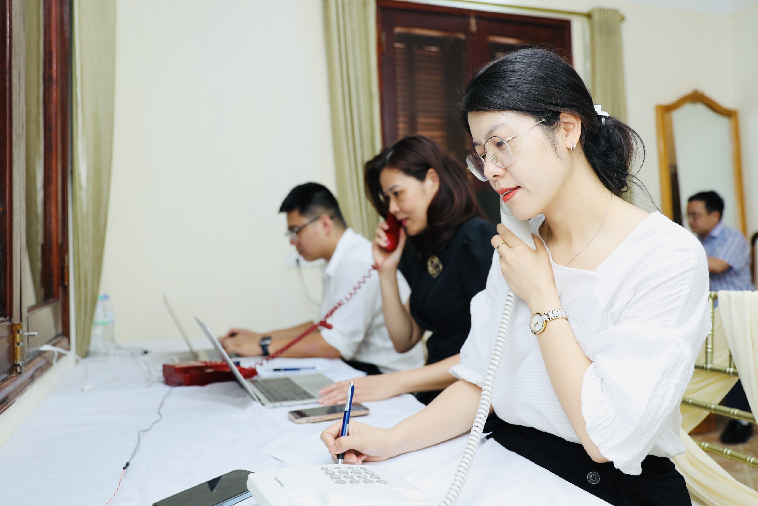 13-cu-tri-kien-nghi-phan-anh-qua-duong-day-nong-tai-phien-khai-mac-ky-hop-thu-11--n3.jpg