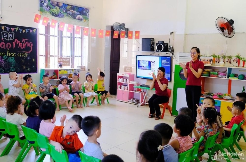 co-giao-nguyen-thi-nhung-phai-truong-mam-non-cua-nam-da-vao-nghe-6-nam-nhung-van-dang-la-giao-vien-mam-non-thuoc-dien-06-09-7251-6599-4286.jpg