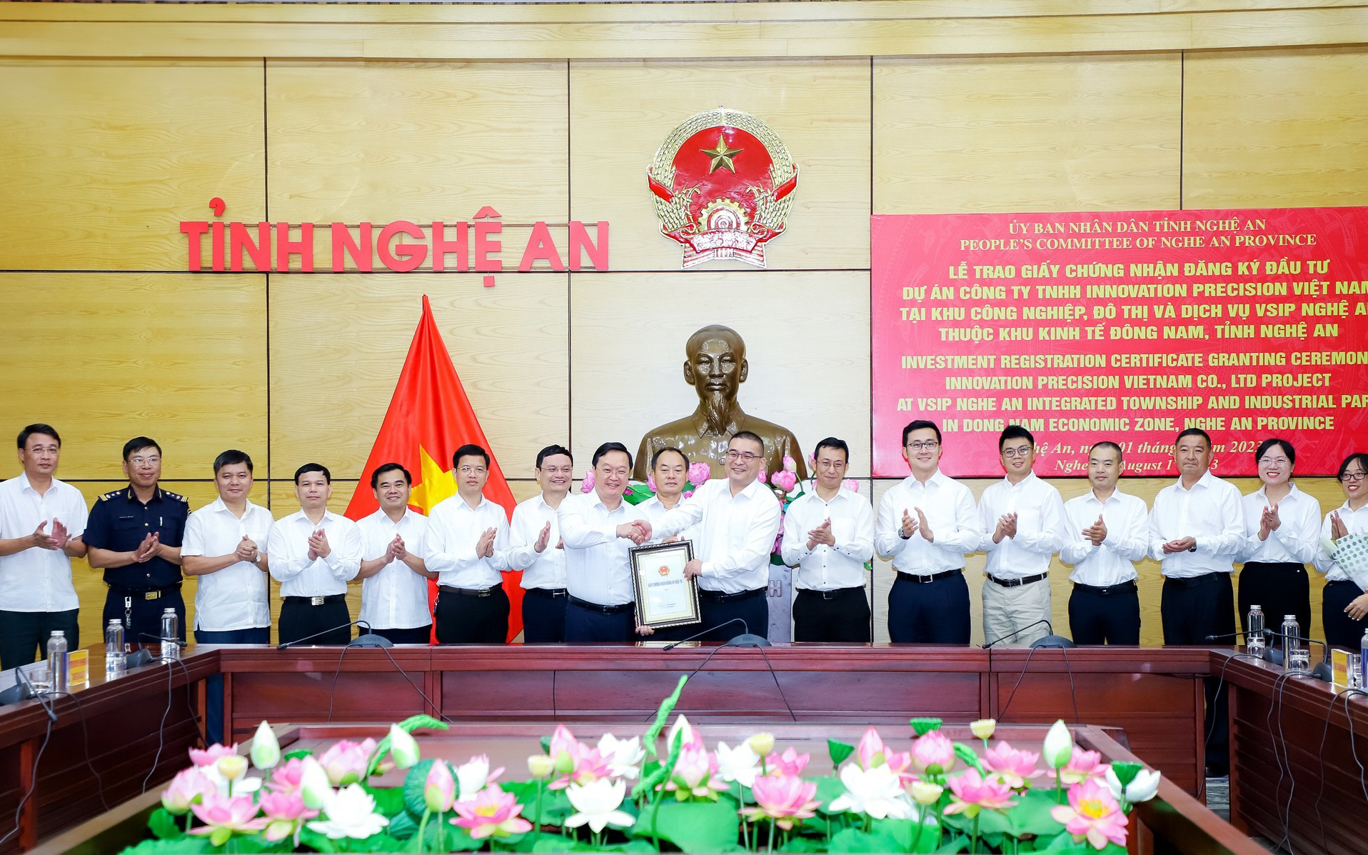 Nghệ An trao giấy chứng nhận đăng ký đầu tư dự án FDI 165 triệu USD