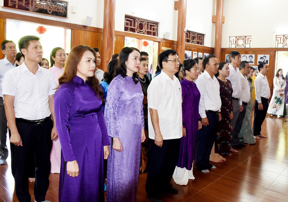 Trang trọng lễ tưởng niệm đồng chí Nguyễn Thị Minh Khai