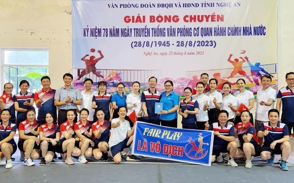 Giao lưu thể thao kỷ niệm Ngày truyền thống Văn phòng cơ quan hành chính Nhà nước