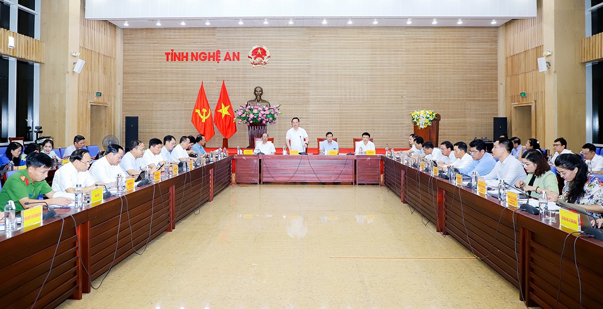 UBND tỉnh họp phiên thường kỳ tháng 7/2023. Ảnh: Phạm Bằng