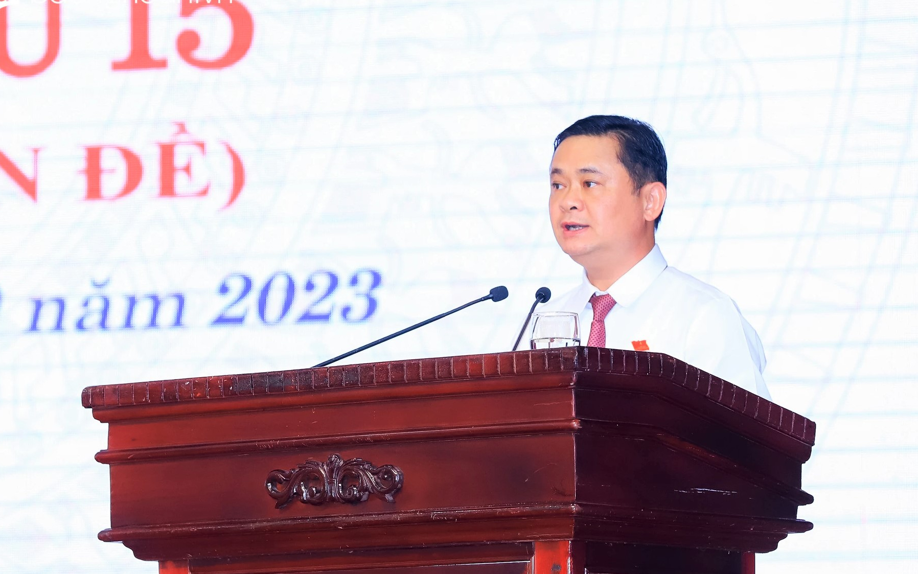 Toàn tỉnh tiếp tục nỗ lực khai thác, tận dụng các nguồn lực, thời cơ mới, đưa tỉnh nhà phát triển nhanh, bền vững, mang đậm bản sắc văn hóa xứ Nghệ (*)
