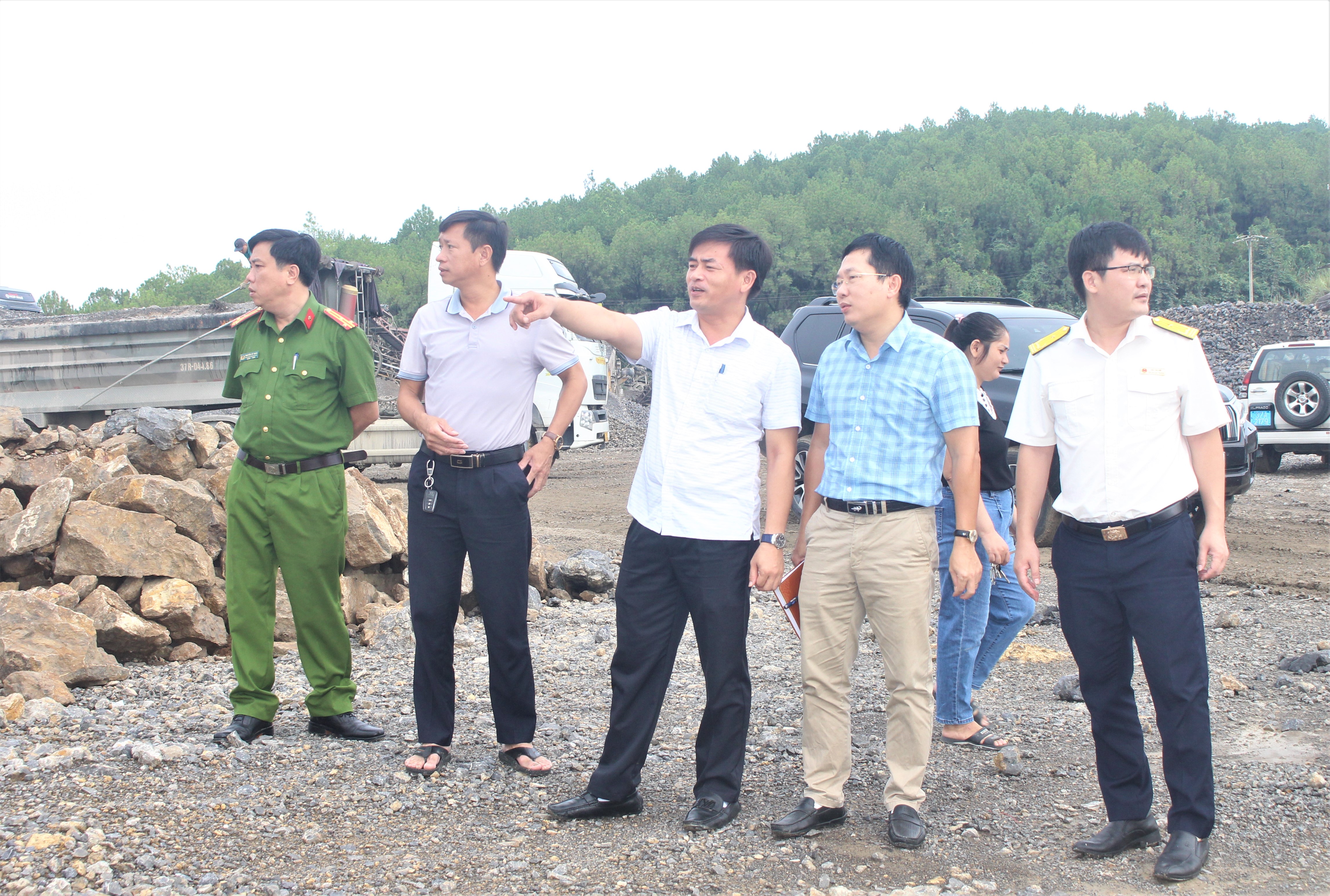 HĐND huyện Quỳnh Lưu: Giám sát công tác quản lý nhà nước về khoáng sản tại xã Quỳnh Văn