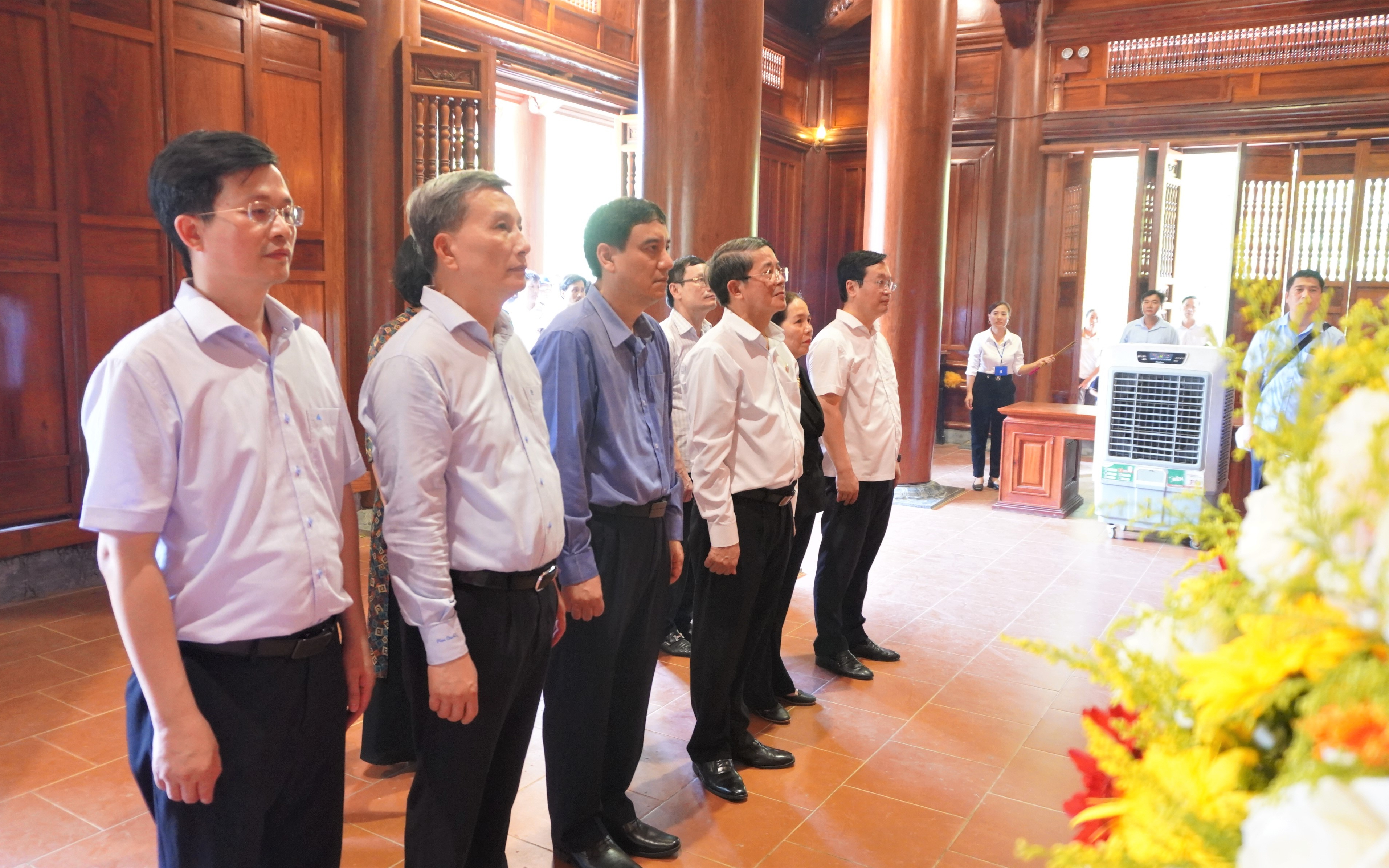 Phó Chủ tịch Quốc hội Nguyễn Đức Hải dâng hoa, dâng hương tại Khu Di tích Quốc gia đặc biệt Kim Liên và Khu Di tích Lịch sử Quốc gia Truông Bồn