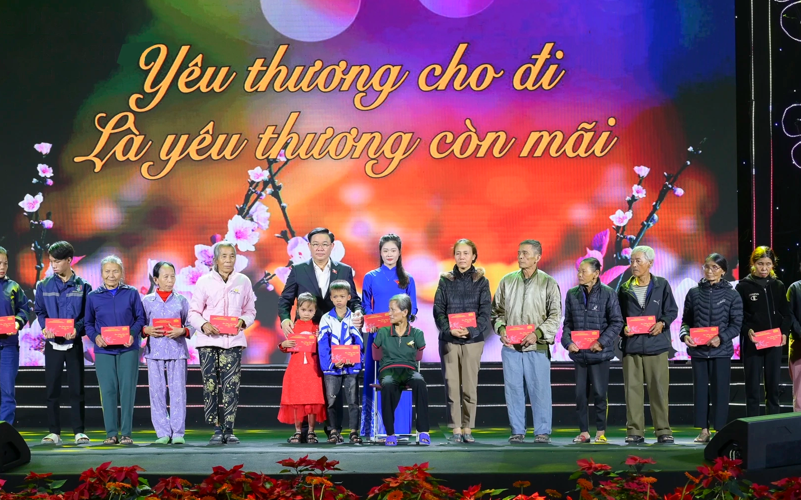 Gần 141 tỷ đồng ủng hộ Tết Vì người nghèo - Xuân Giáp Thìn năm 2024 của Nghệ An