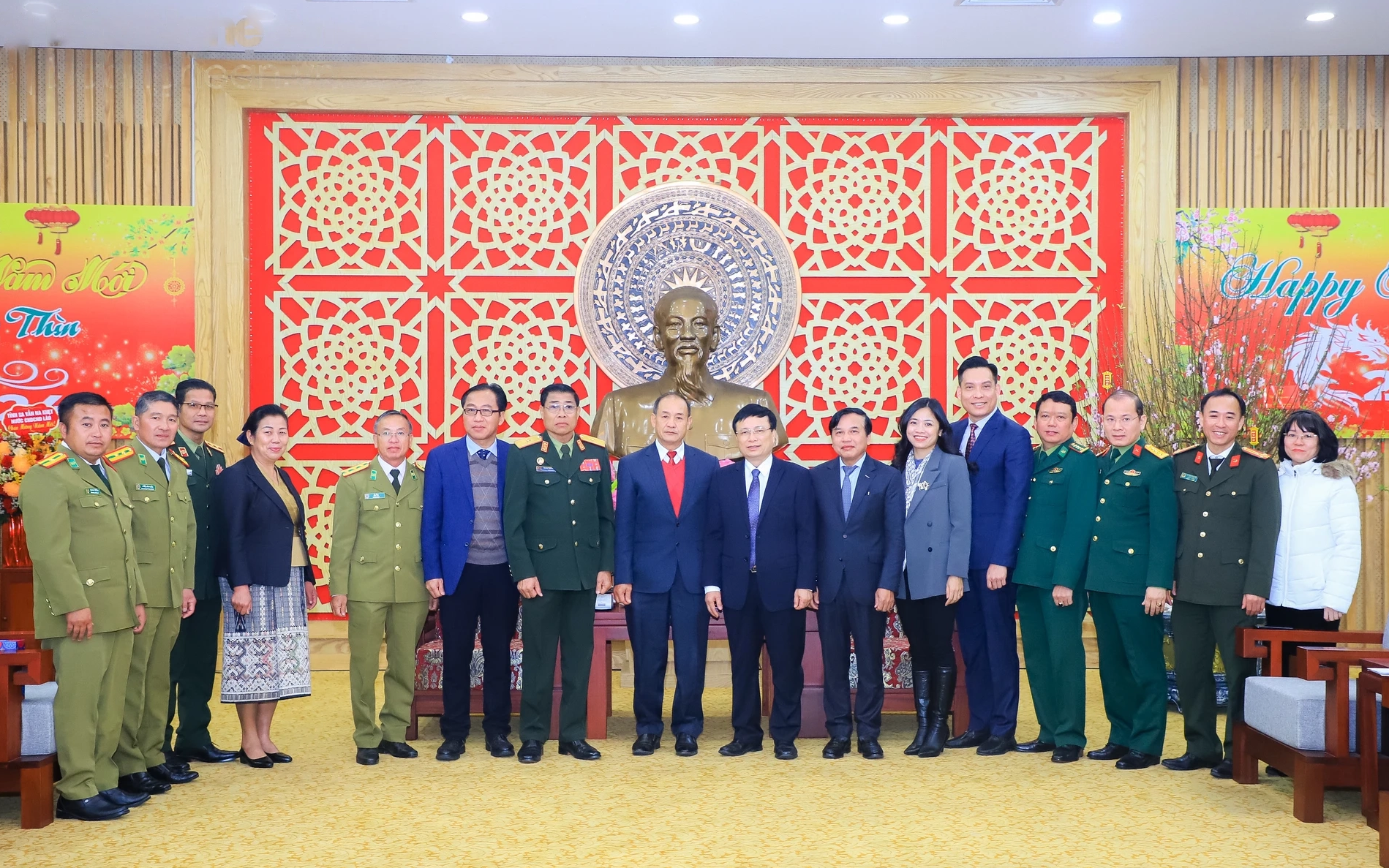 Lãnh đạo tỉnh Xiêng Khoảng, Lào thăm, chúc Tết Nguyên đán Giáp Thìn tỉnh Nghệ An