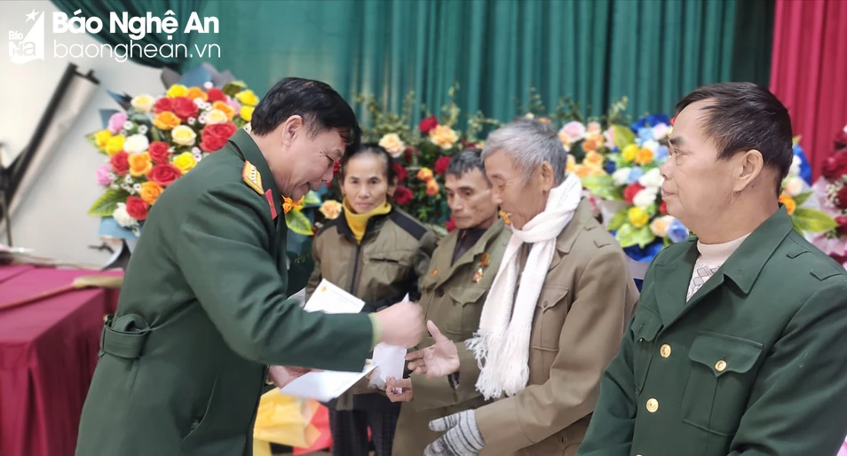 bna-trao-qua-cho-cac-hoi-vien-cuu-chien-binh-co-hoan-canh-kho-khan-6171.jpg.webp
