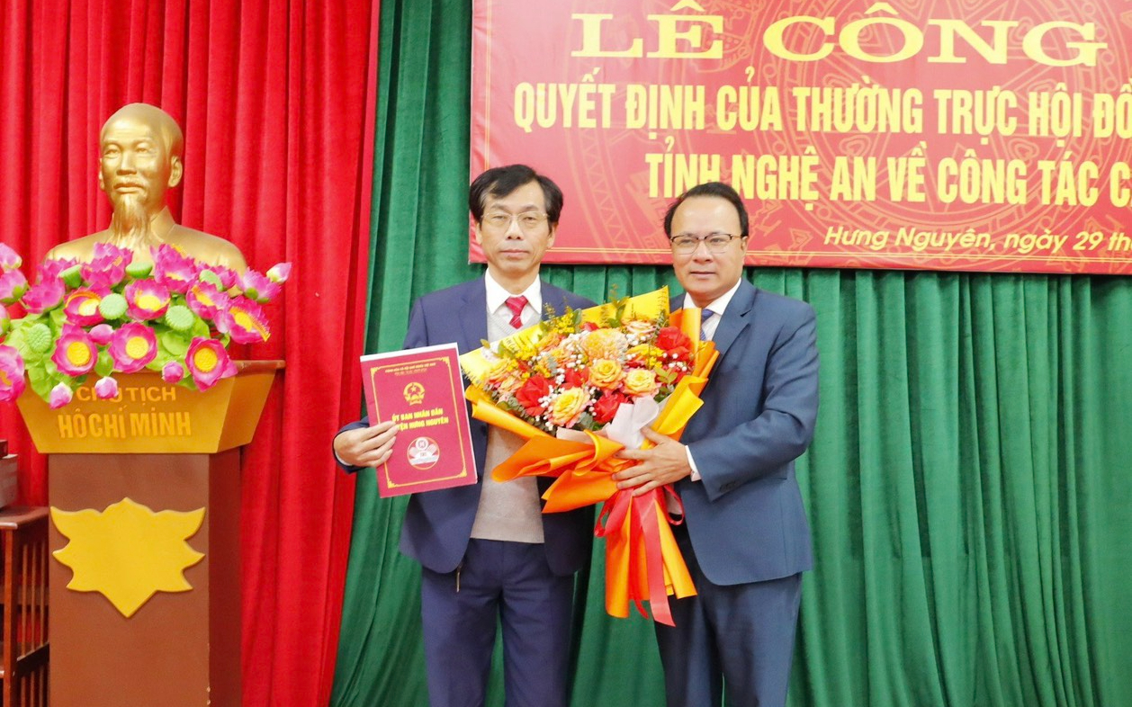 Hưng Nguyên: Công bố Quyết định tân Chủ tịch HĐND huyện