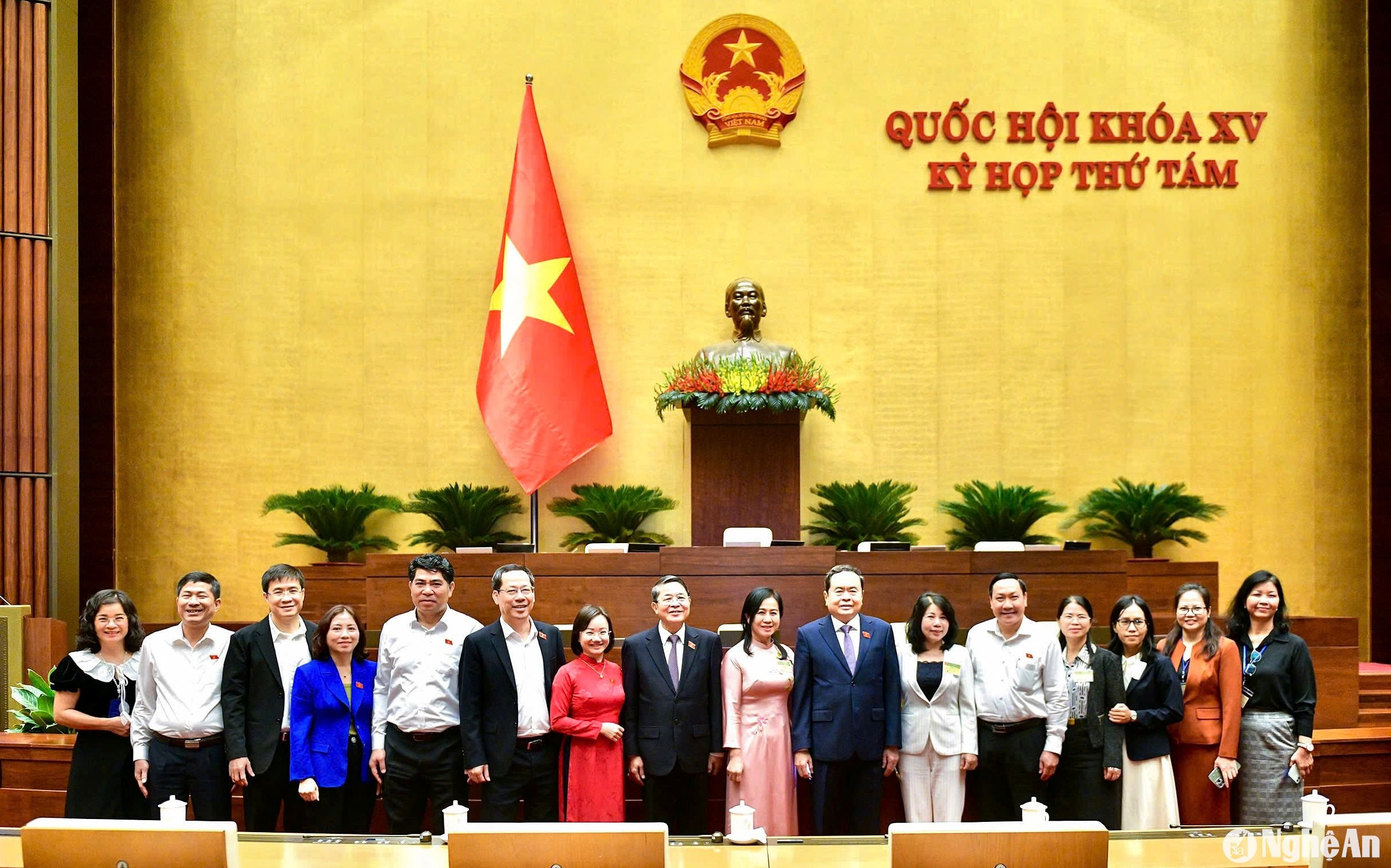Lãnh đạo HĐND tỉnh Nghệ An dự thính phiên làm việc tại Kỳ họp thứ 8, Quốc hội khóa XV