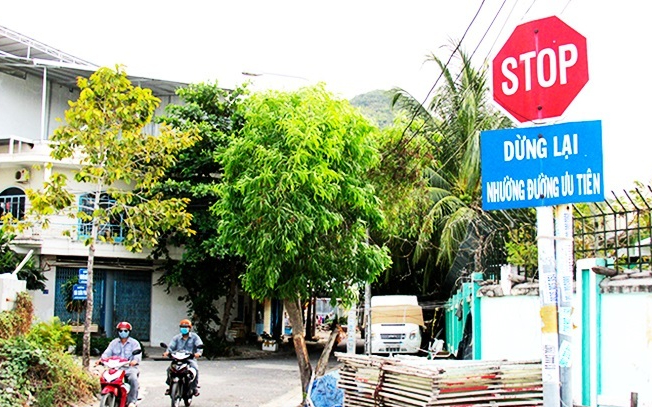 UBND tỉnh trả lời cử tri huyện Quỳnh Lưu về biển báo gây nguy hiểm cho người tham gia giao thông